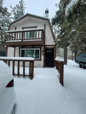 Comfy Modern Big Bear Cabin